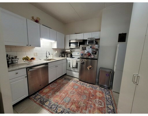 Property Photo: 80 N Warren St 20 MA 01801