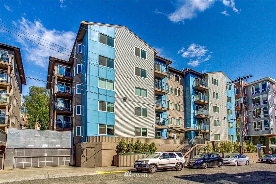 Property Photo:  1614 Summit Avenue 108  WA 98122 