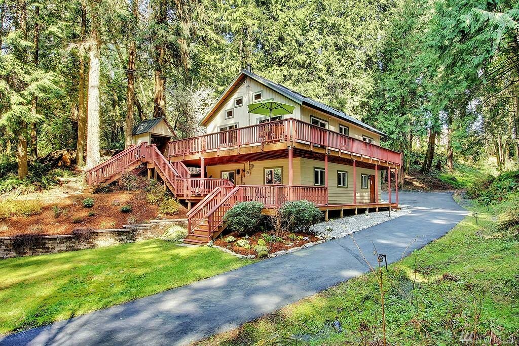 Property Photo: 6820 Fletcher Bay Rd NE WA 98110
