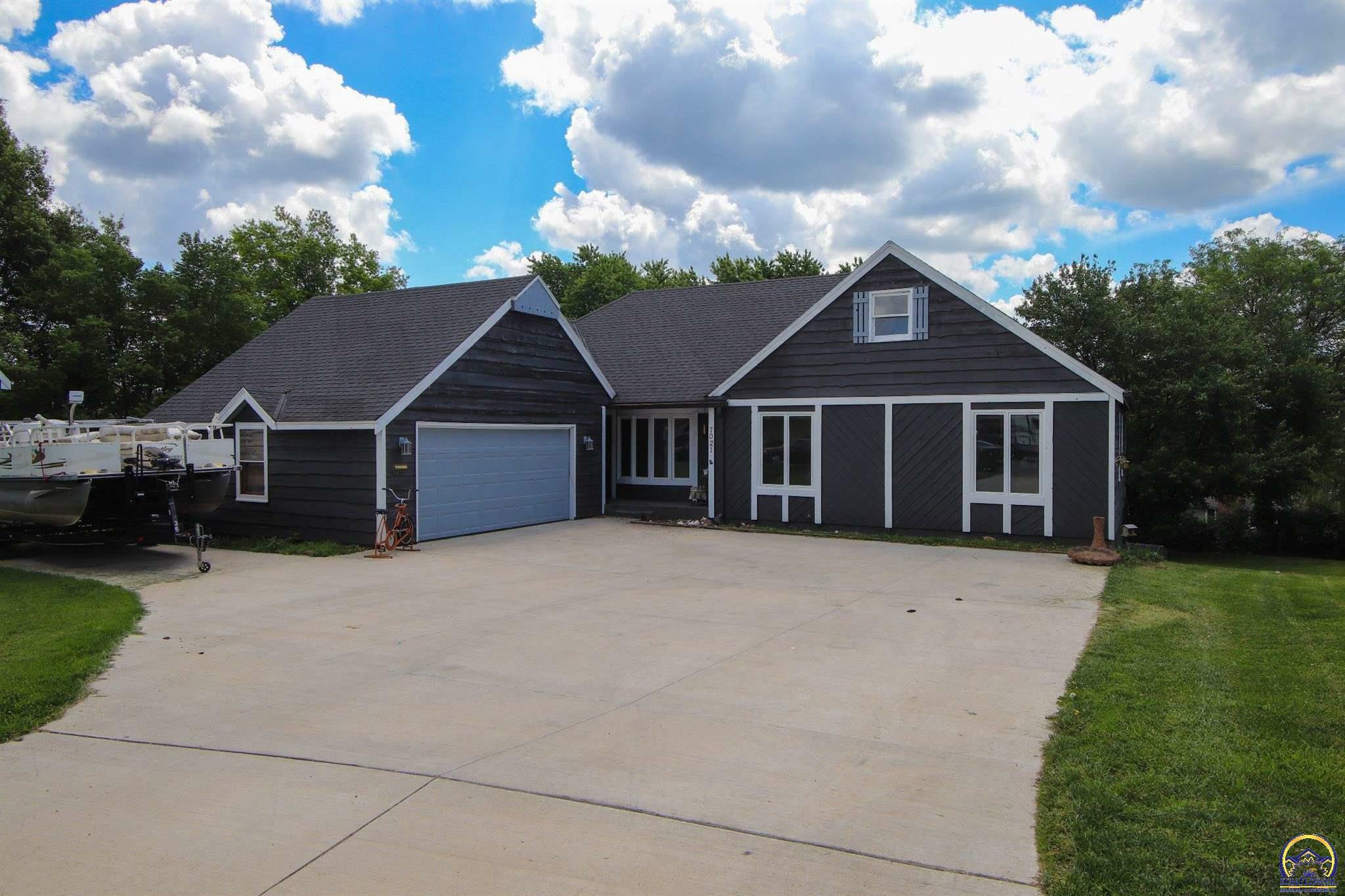 Property Photo:  7021 SW Queens Ct  KS 66614 