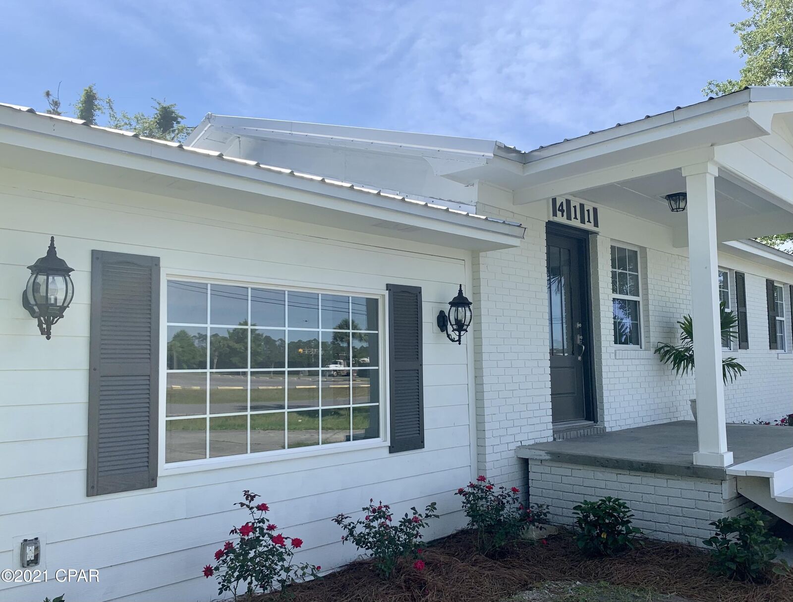 Property Photo: 411 Montana Avenue FL 32444