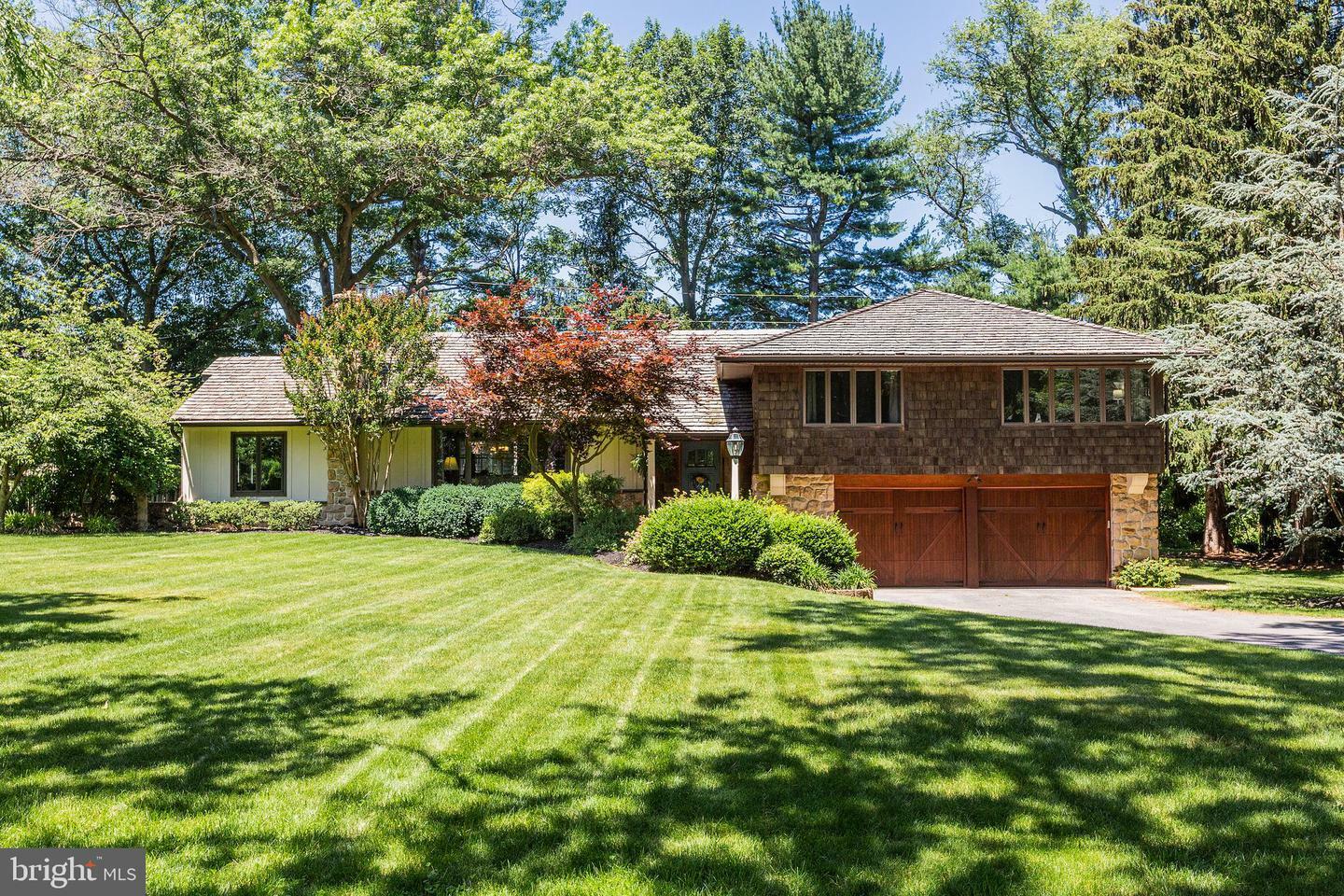 Property Photo:  1106 Country Club Drive  PA 17601 