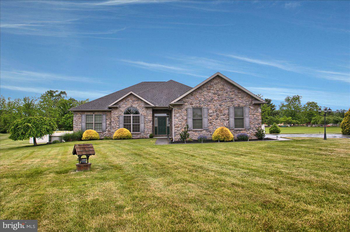 Property Photo: 213 Lily Court PA 17365