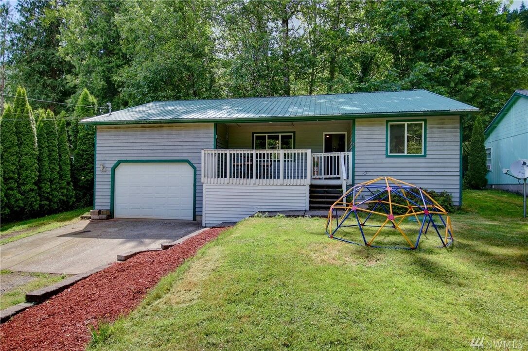 Property Photo:  633 E Alder Dr  WA 98284 