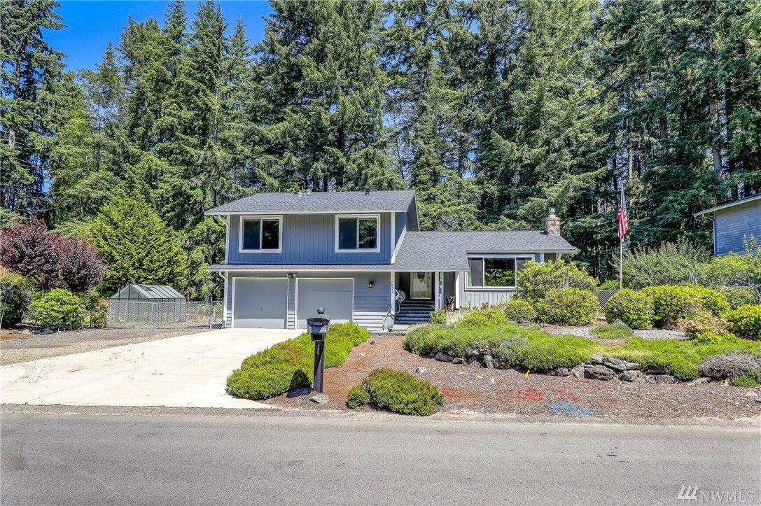 Property Photo:  2826 NE Fernwood Ct  WA 98310 