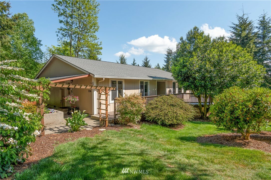 Property Photo:  226 Tamaracks Drive  WA 98570 