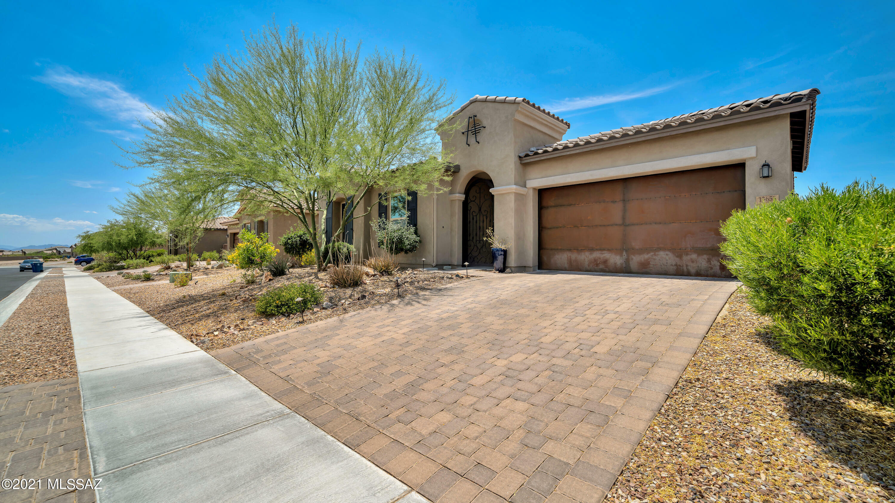 Property Photo:  13655 N Meadowhawk Lane  AZ 85755 