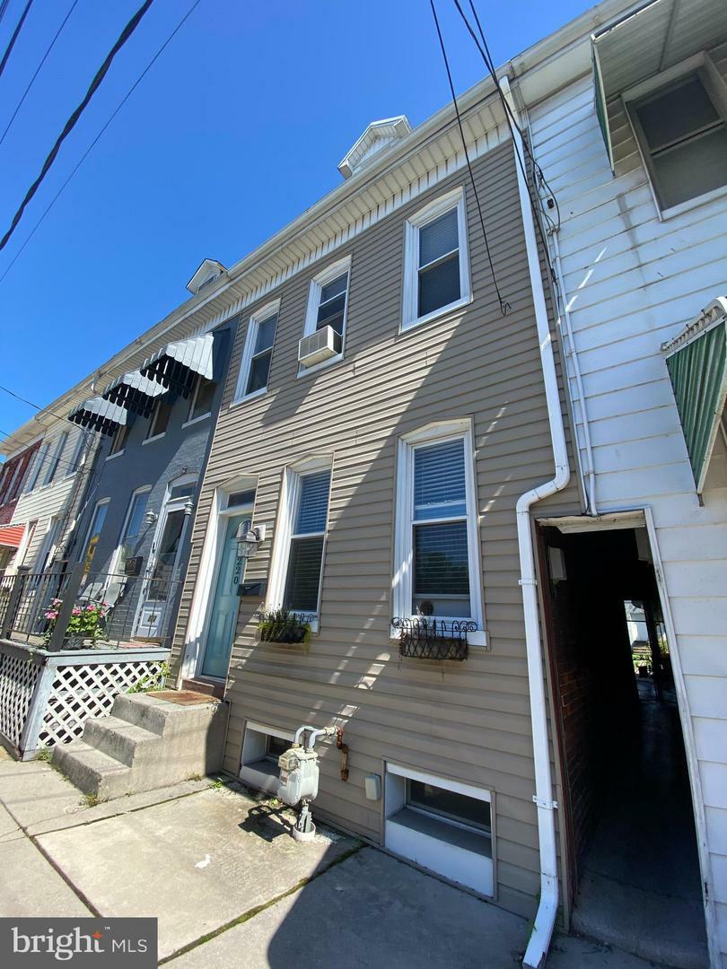 Property Photo:  220 E Arch Street  PA 17403 