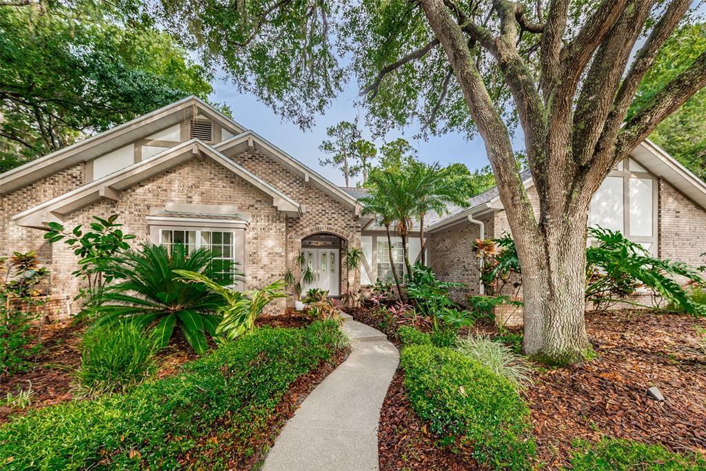 Property Photo:  110 Woodglen Court  FL 34677 