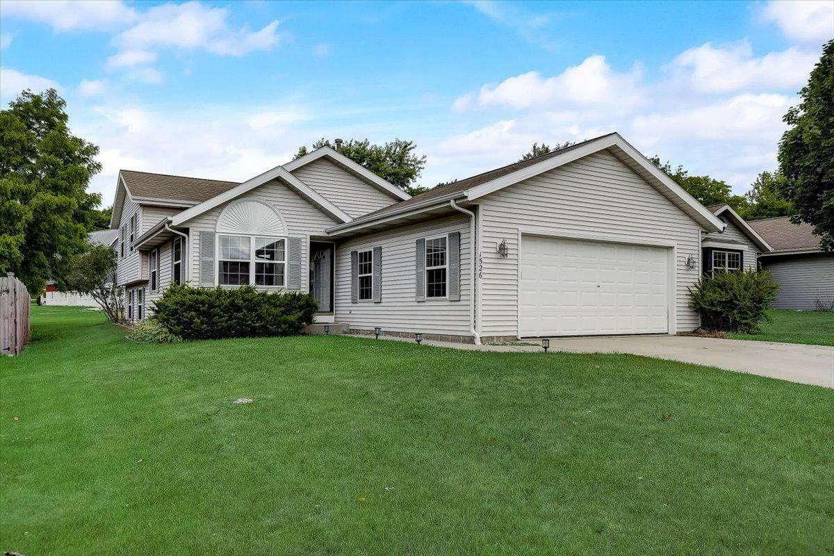 Property Photo: 1526 Walsh Acres Dr WI 53095