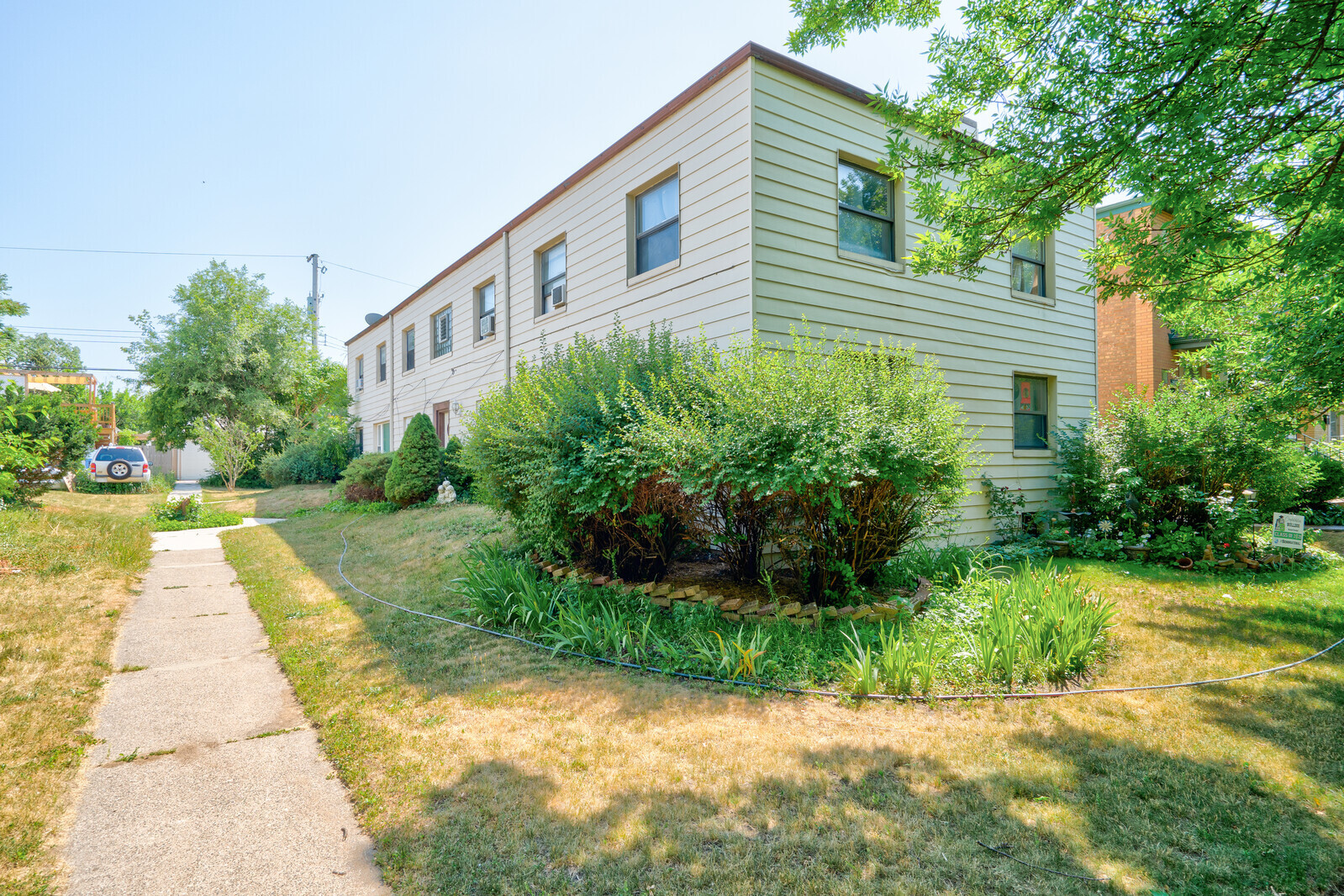 Property Photo: 2919 W Berwyn Avenue 1 IL 60625