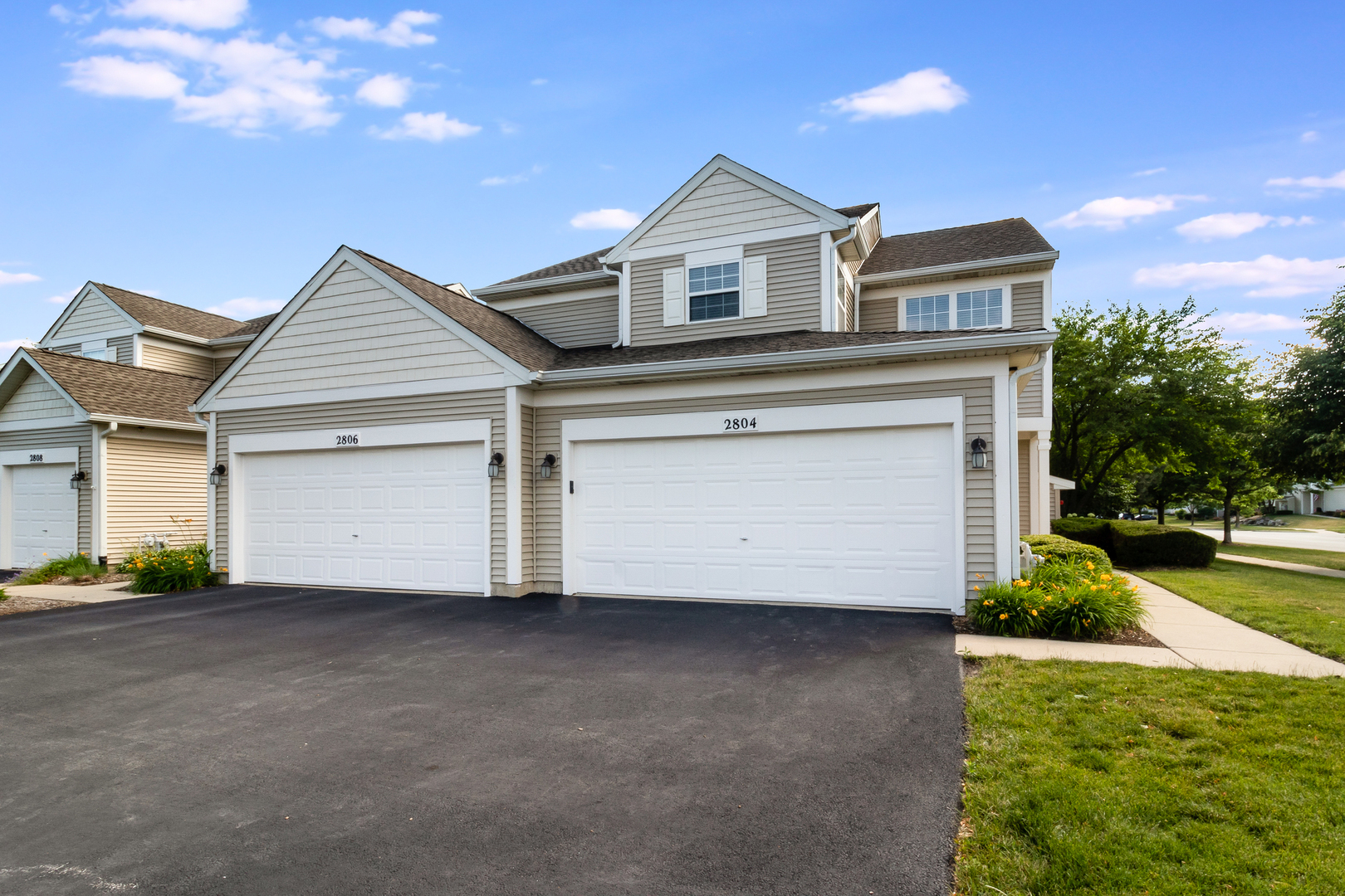 Property Photo:  2804 White Thorn Circle  IL 60564 