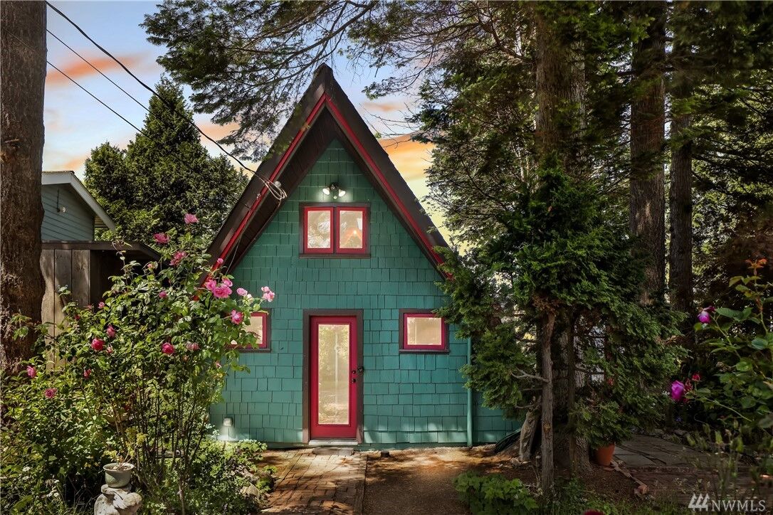 Property Photo:  6953 Birch Bay Dr  WA 98230 