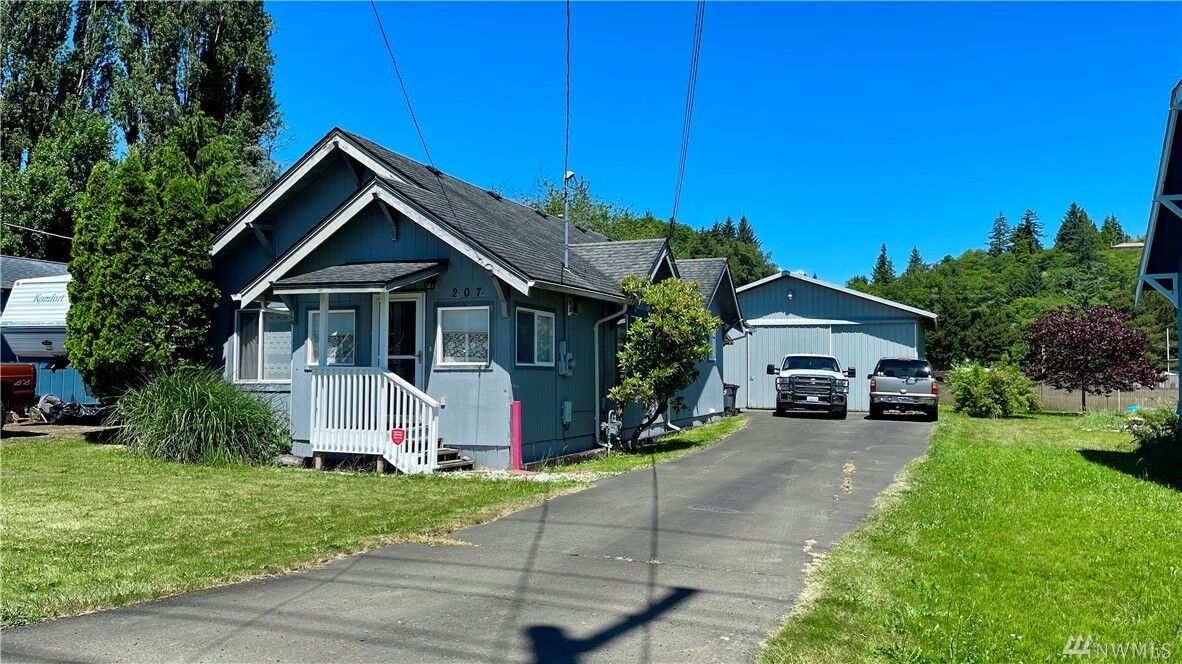 Property Photo:  207 W Emerson Ave  WA 98550 