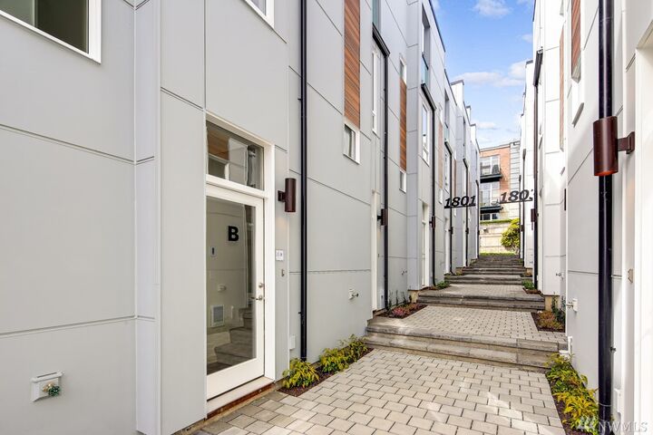 Property Photo:  1803 -B 20th Ave  WA 98122 