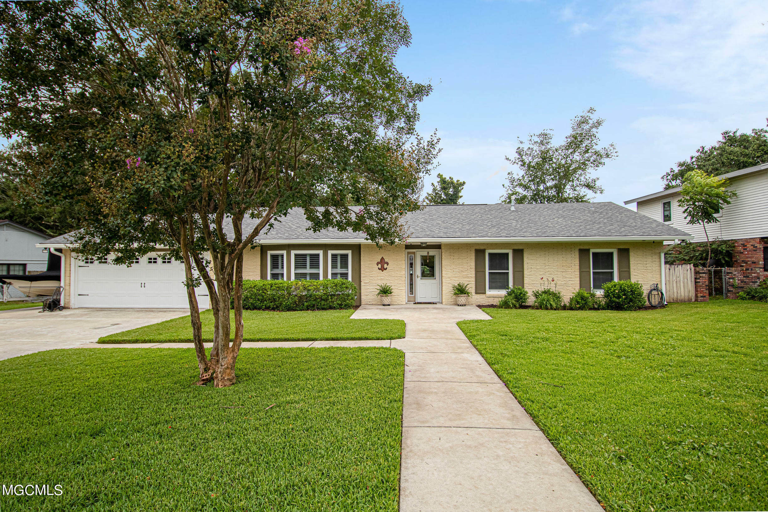 Property Photo:  31 Oakwood Drive  MS 39507 