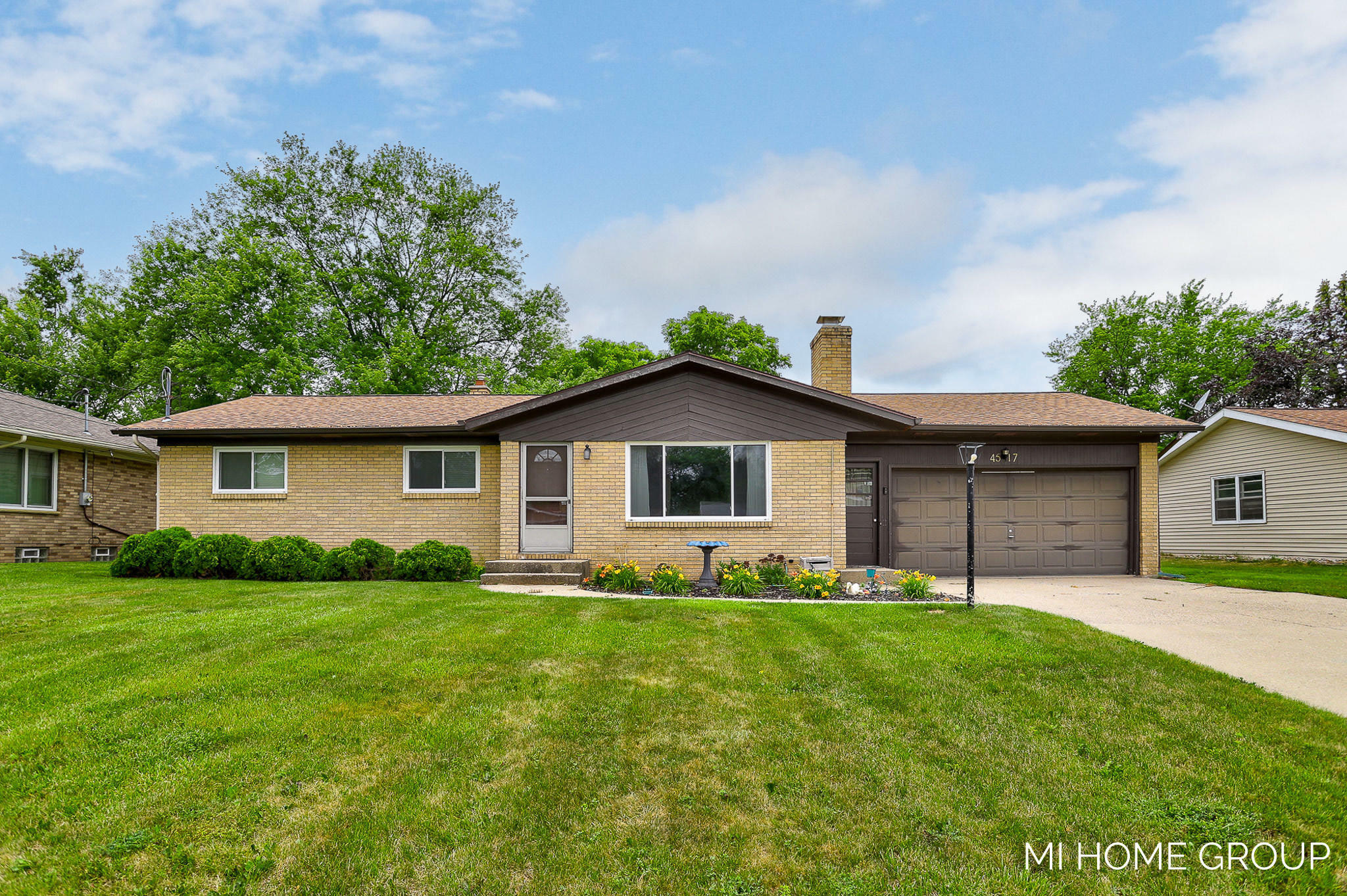 Property Photo: 4517 Curwood Avenue SE MI 49508