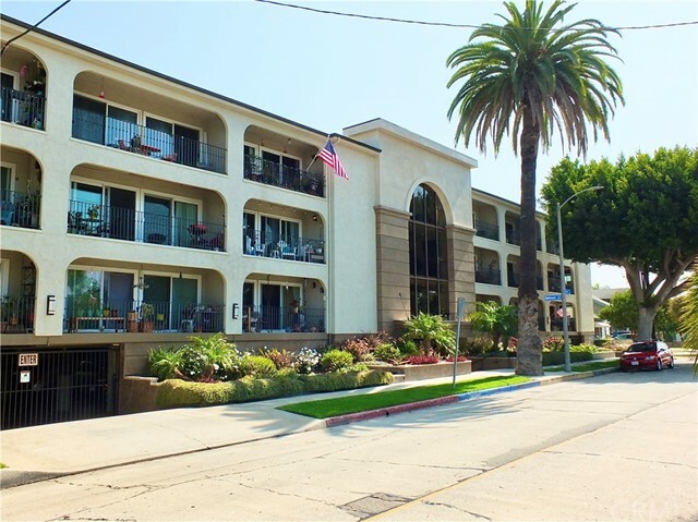 Property Photo: 4045 E 3rd Street 109 CA 90814