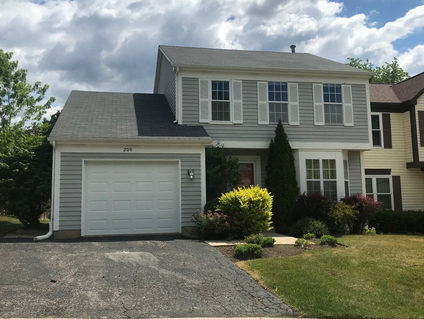 Property Photo: 209 N Southport Road IL 60060