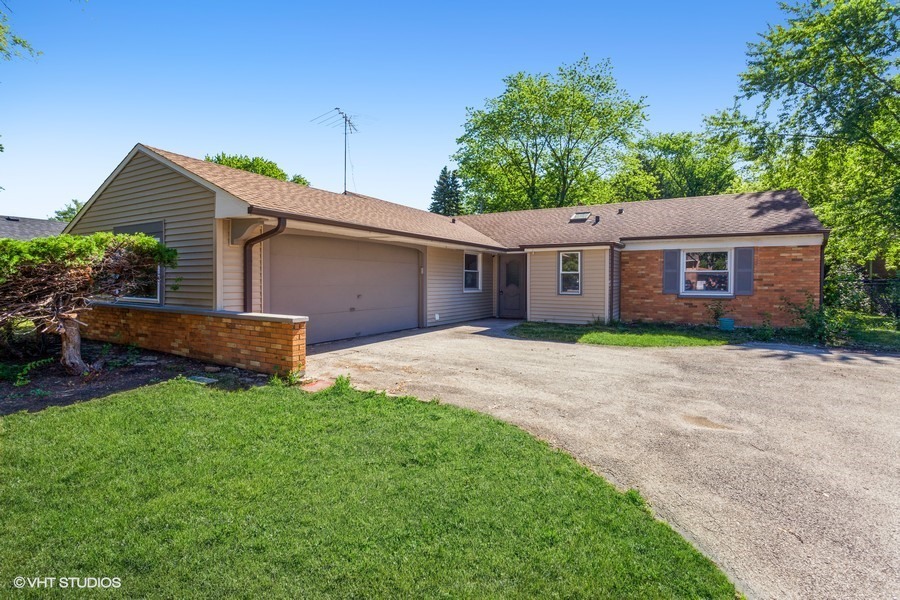 Property Photo:  112 Oxford Road  IL 60440 