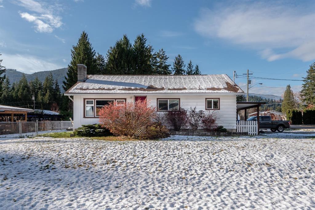 Property Photo: 438 Gillis Avenue BC V0E 2V1