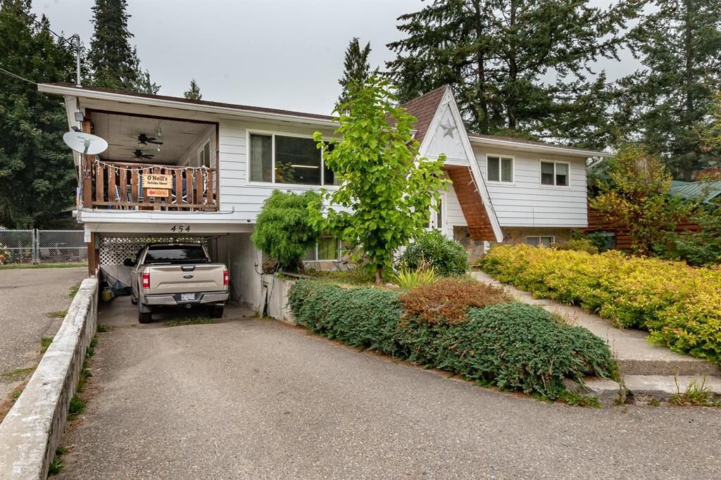 Property Photo: 454 Elliot Crescent BC V0E 2V1