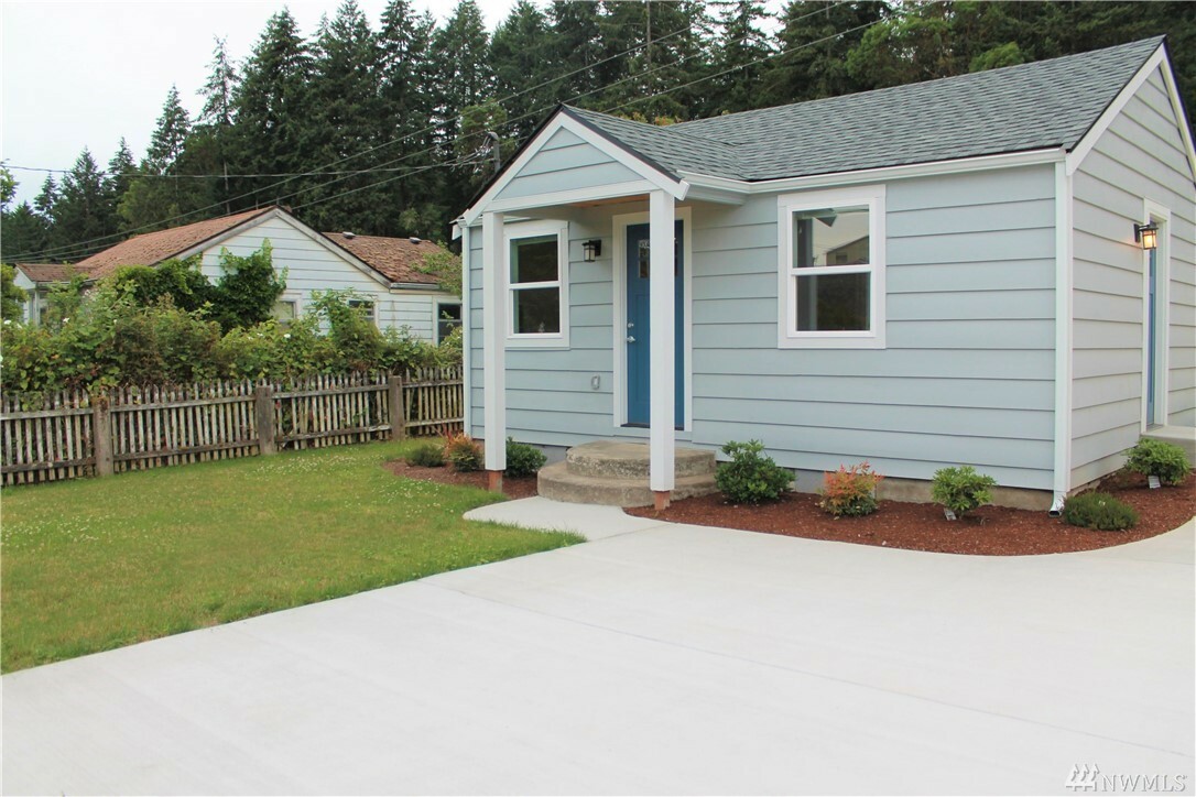 Property Photo:  1209 Poindexter Ave  WA 98312 