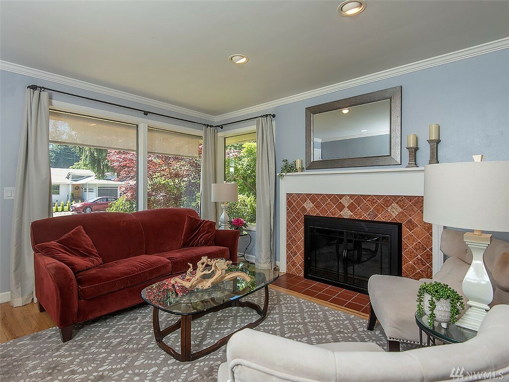 Property Photo: 13742 2nd Ave NW WA 98177