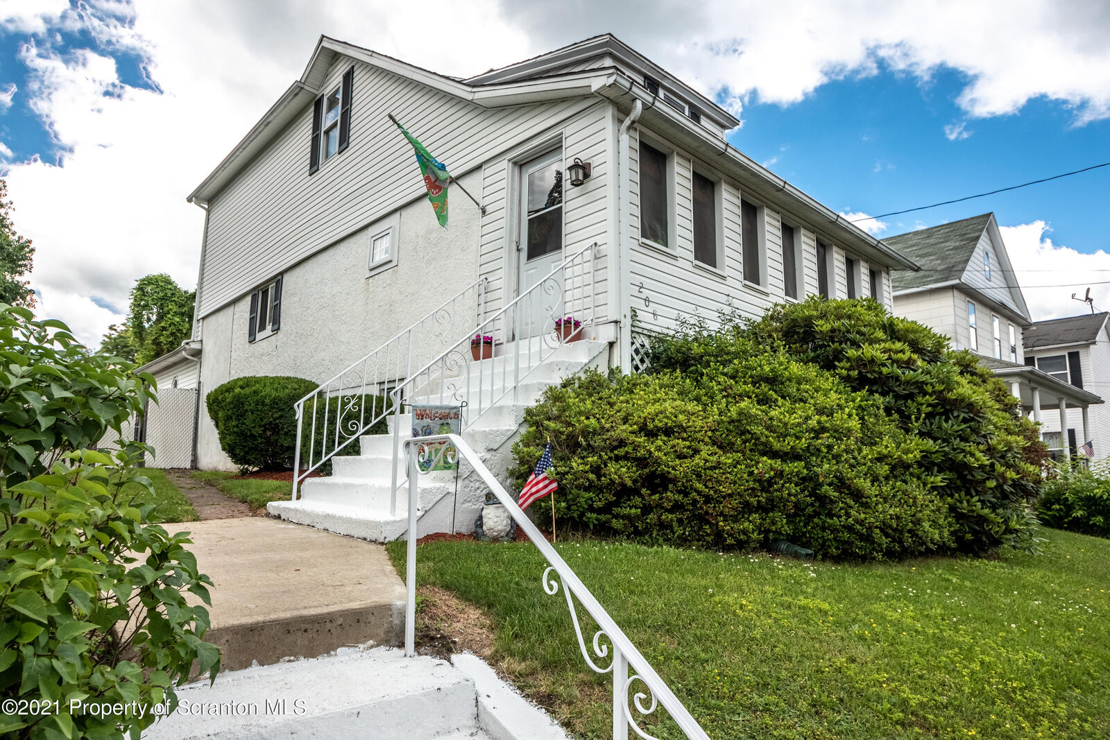 Property Photo:  208 E Grove Street  PA 18510 
