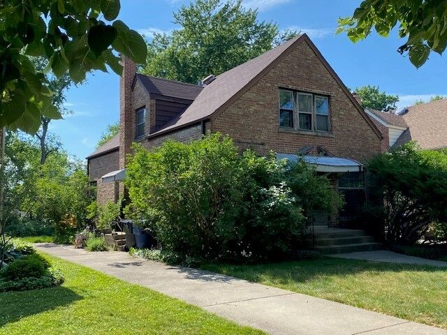Property Photo:  418 Dewey Avenue  IL 60202 