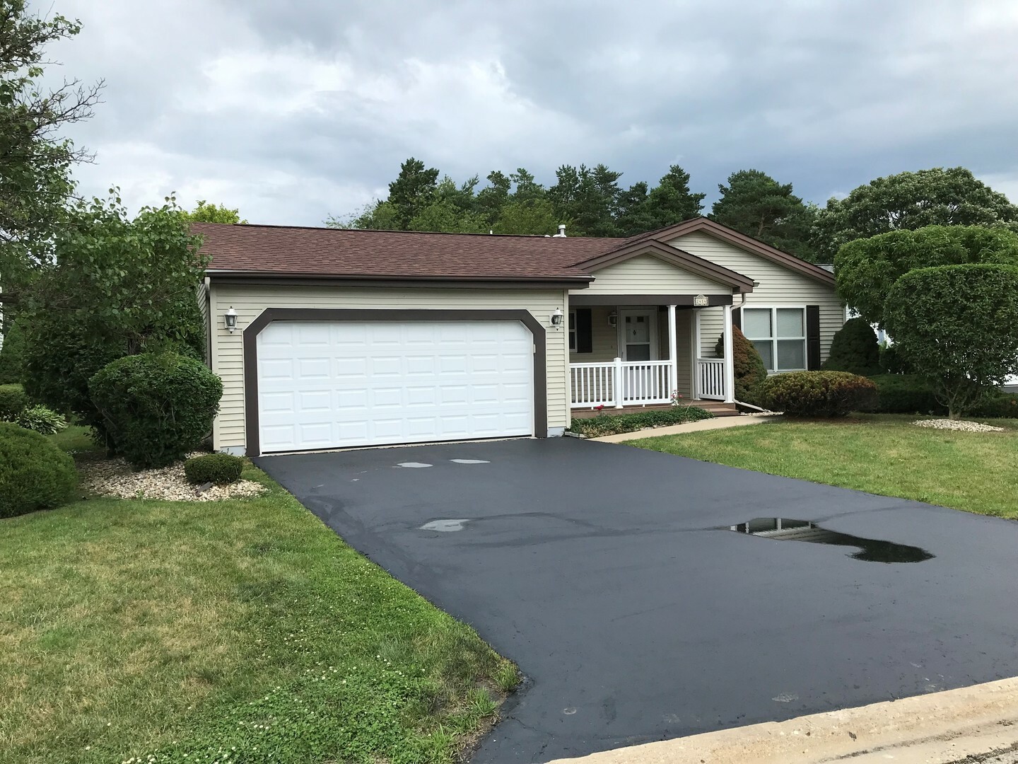 Property Photo:  2414 Stallion Court  IL 60030 