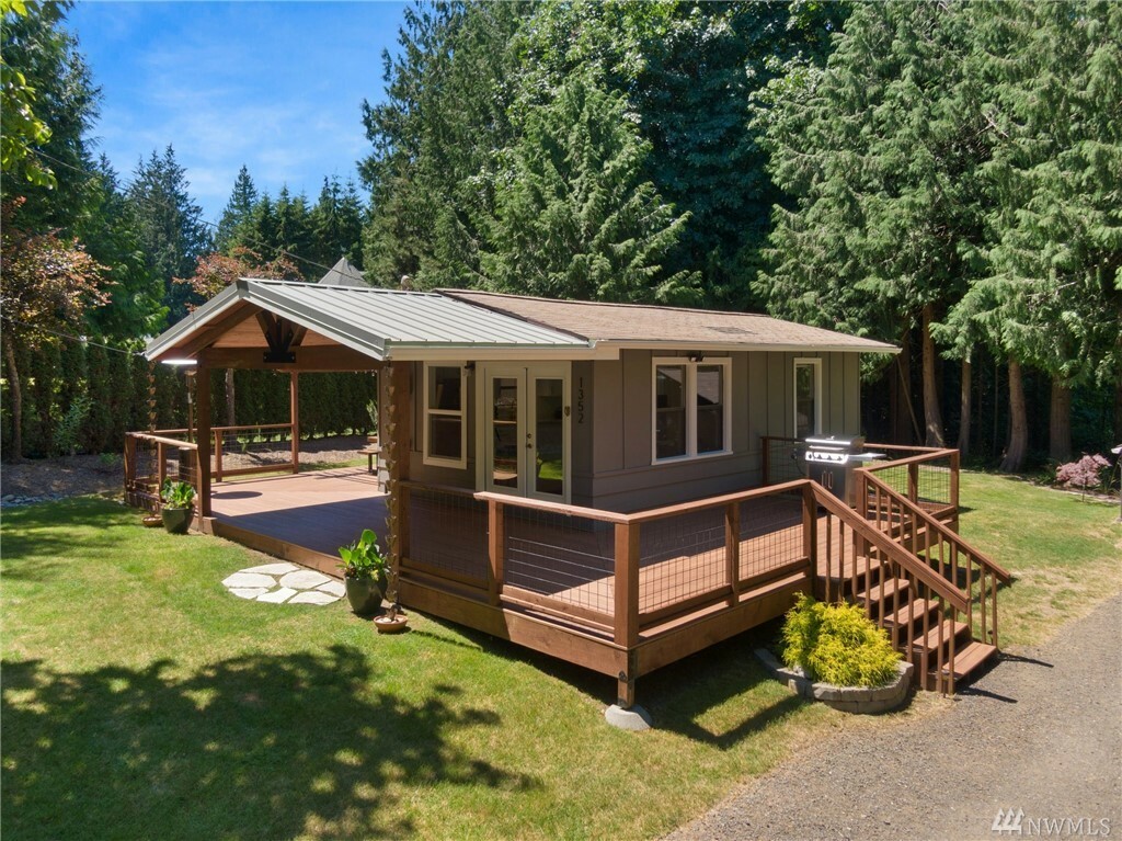 Property Photo:  1352 Puget Dr E  WA 98366 
