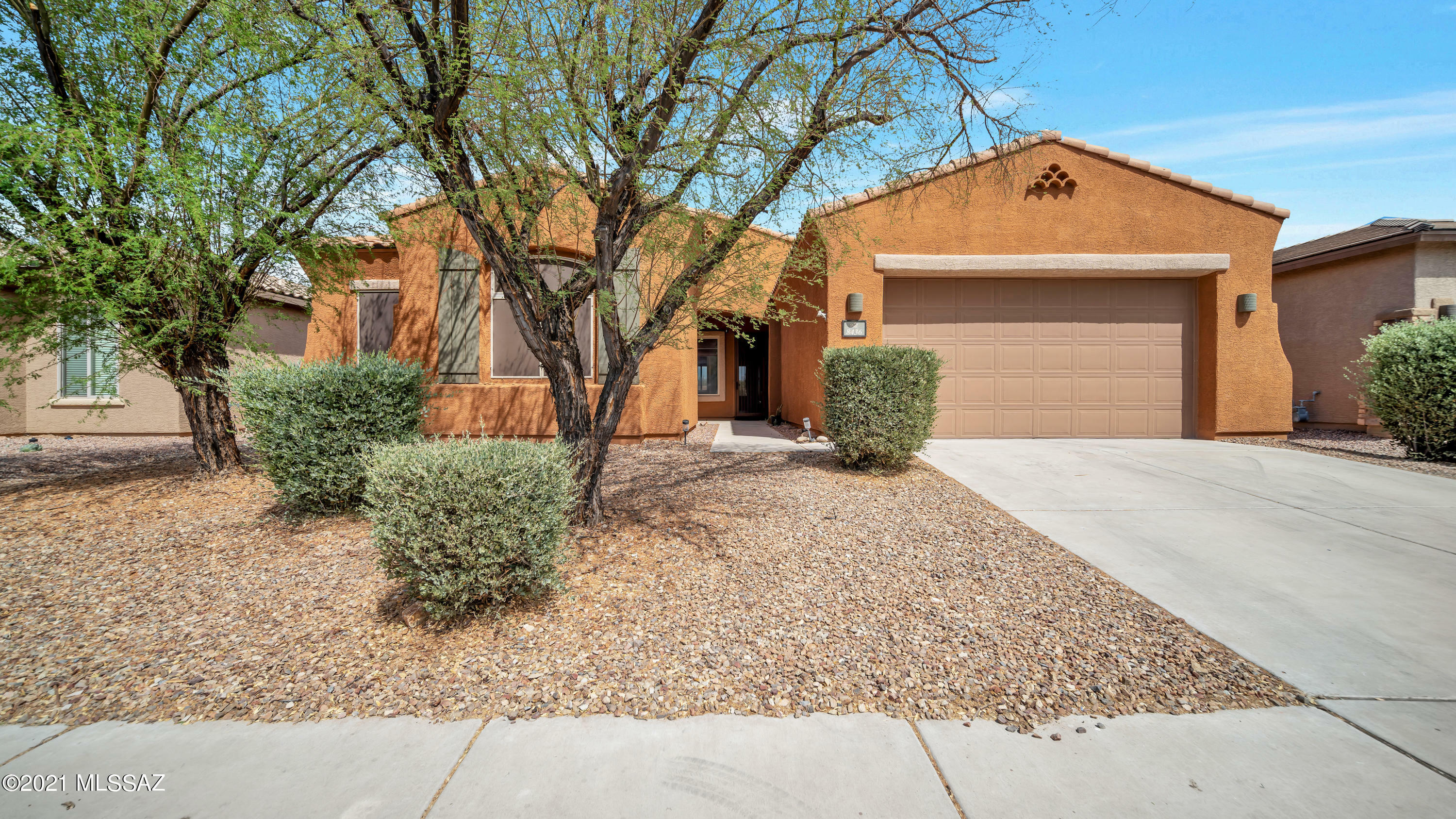 Property Photo:  8436 N Moonfire Drive  AZ 85743 