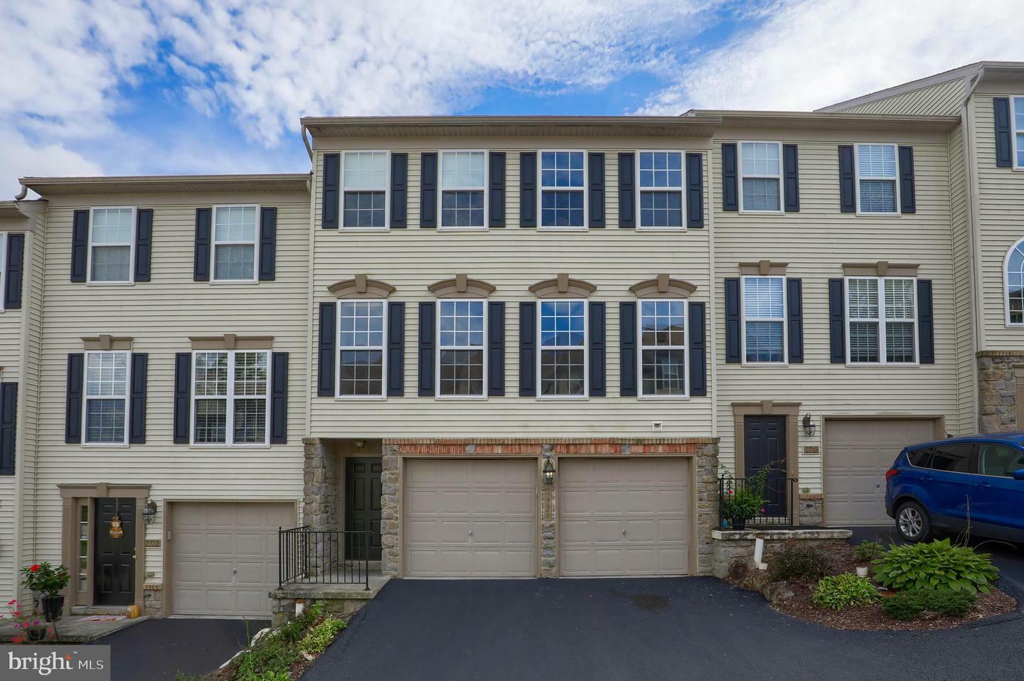 Property Photo: 2720 Foxshire Drive PA 17402