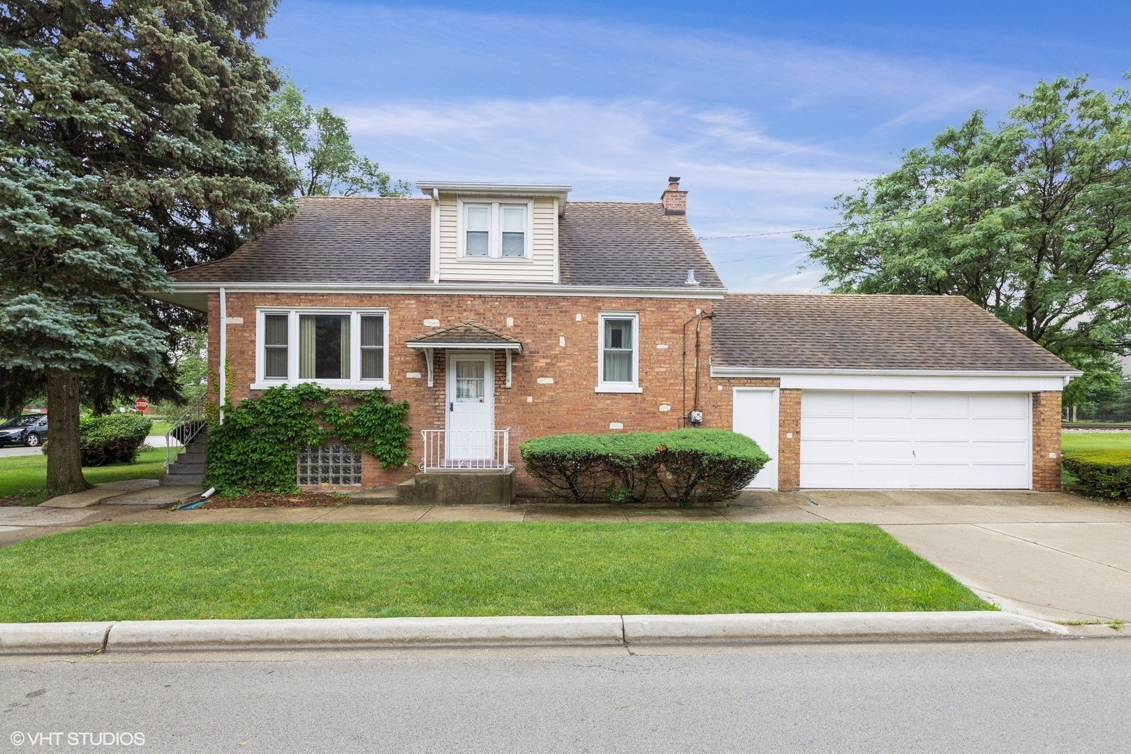 Property Photo:  2300 Keystone Avenue  IL 60546 