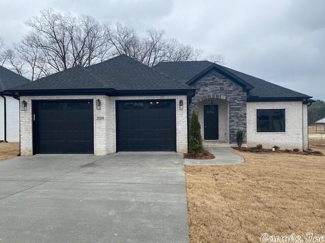 Property Photo: 3019 Johnswood Village Drive AR 72022