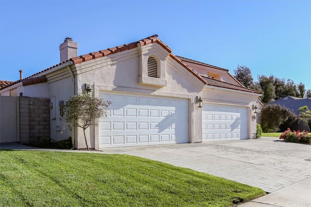 Property Photo:  822 Fairway Vista Drive  CA 93455 