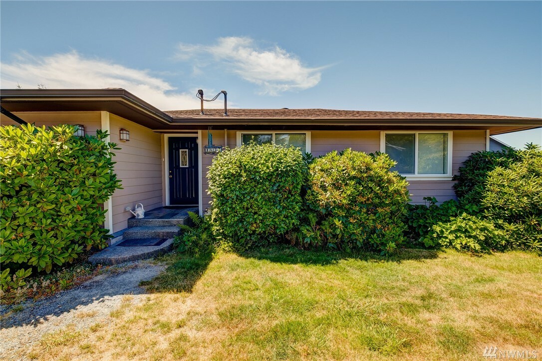 Property Photo: 1633 Edmonds Ave NE WA 98056