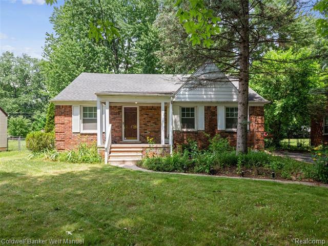 Property Photo: 26916 W Six Mile Rd MI 48240