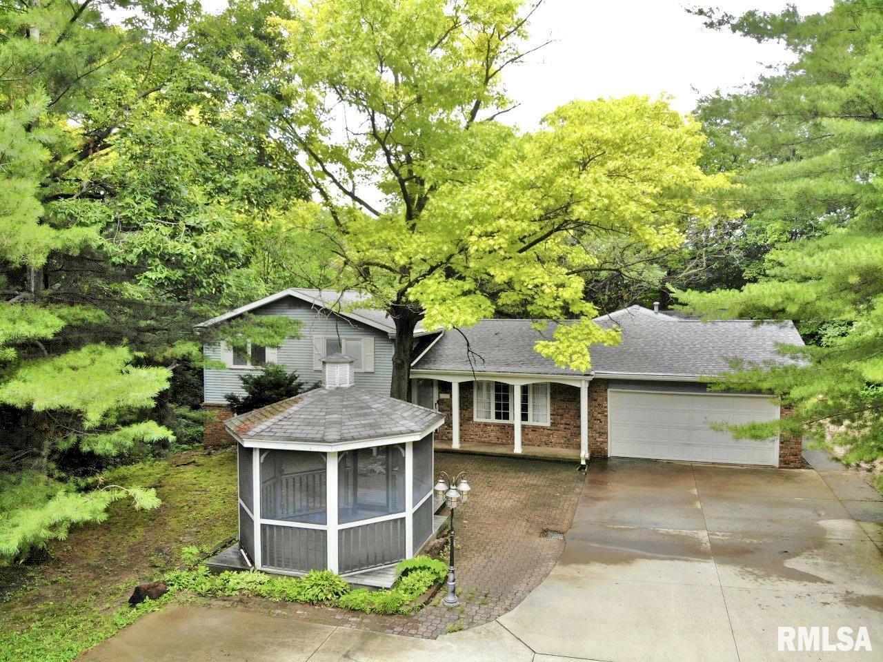 Property Photo:  242 Parkway  IL 61611 
