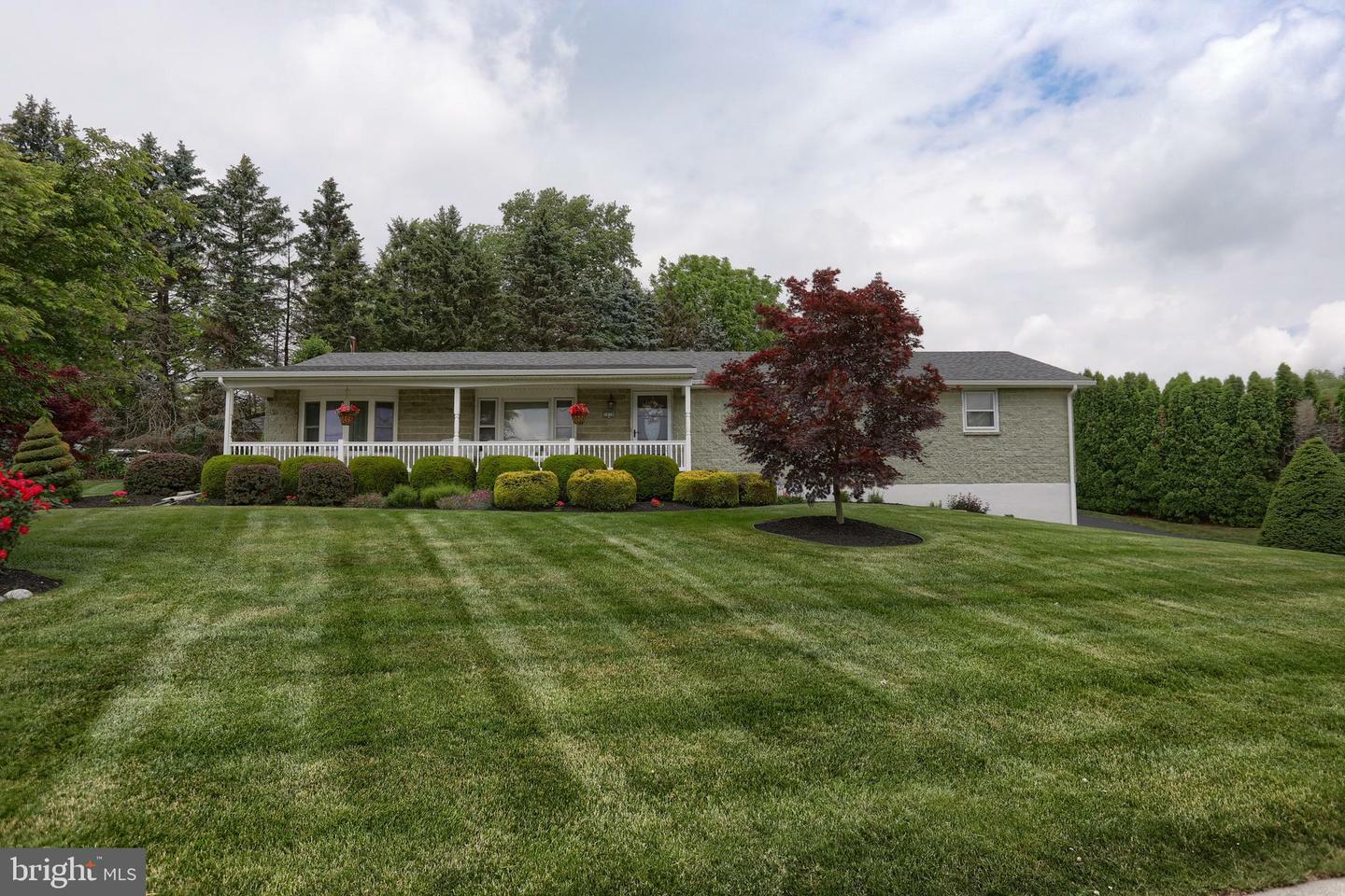 Property Photo:  1010 Lilac Lane  PA 17042 