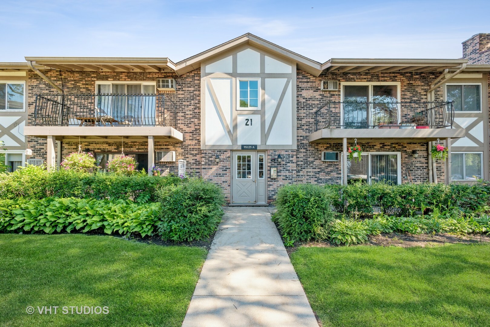 Property Photo: 9S125 Lake Drive 204 IL 60527