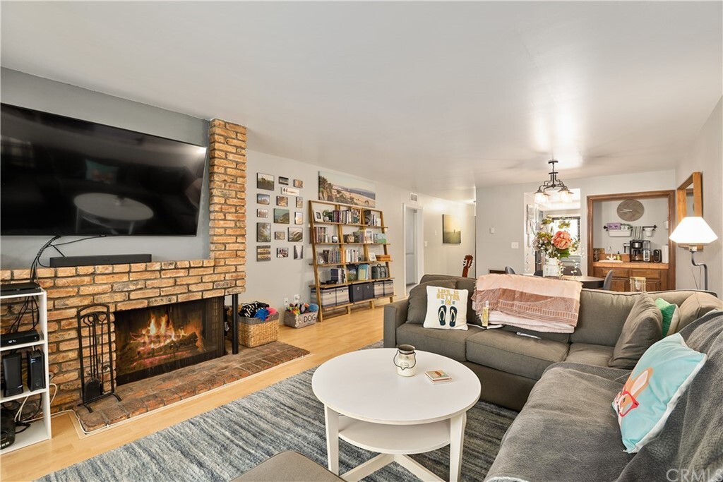 Property Photo: 900 Cedar Street 5 CA 90245