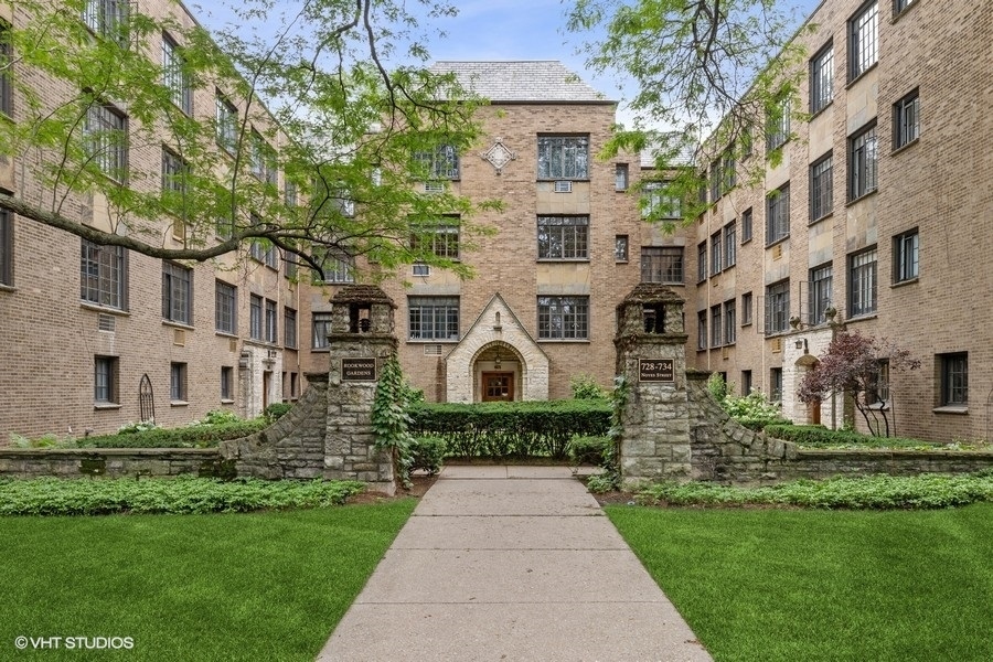 Property Photo: 730 Noyes Street J2 IL 60201