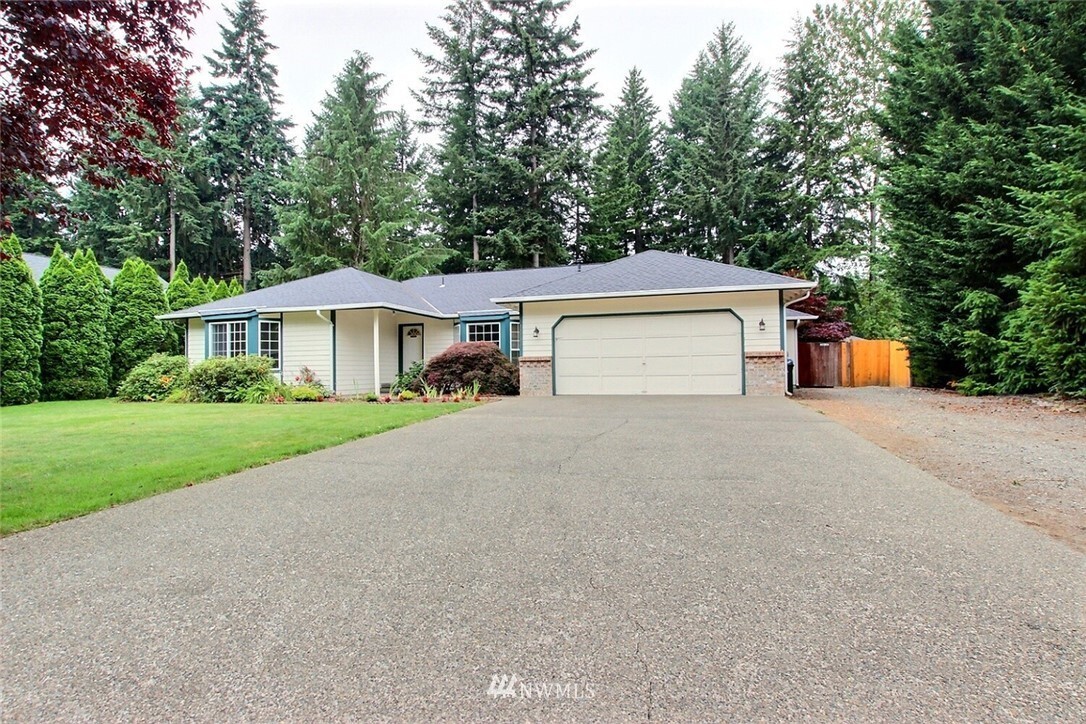 Property Photo: 11814 218th Avenue Ct E WA 98391