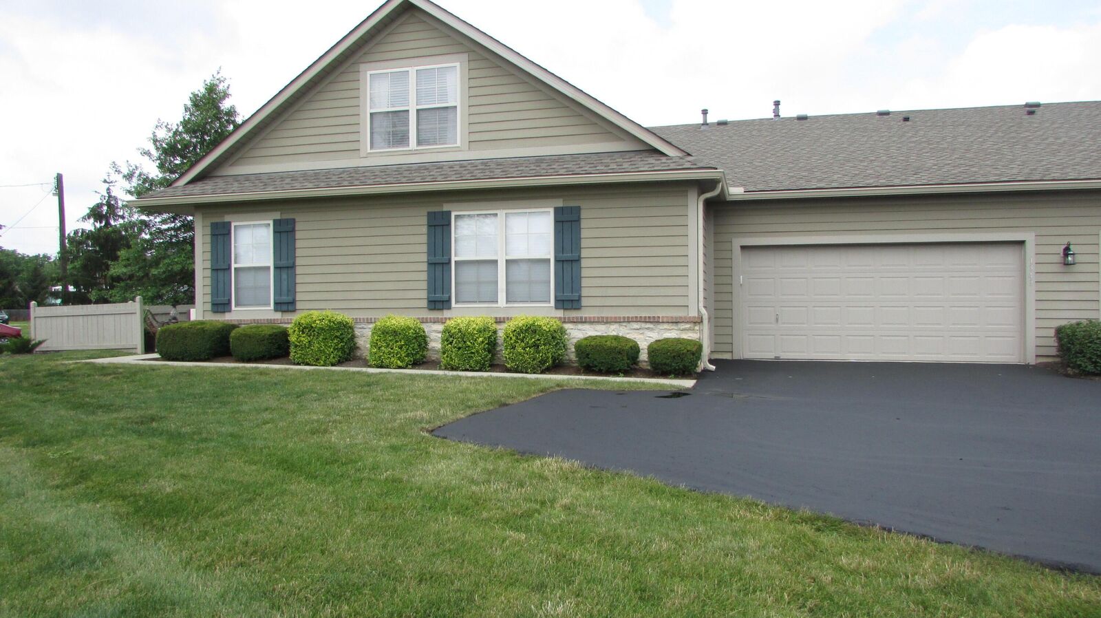 Property Photo: 1349 Cascade Drive OH 43123