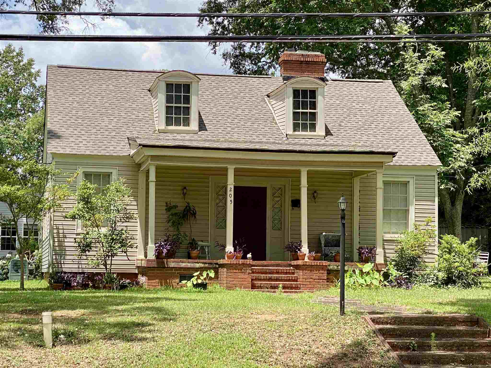 Property Photo:  205 S Walnut Street  GA 30642 