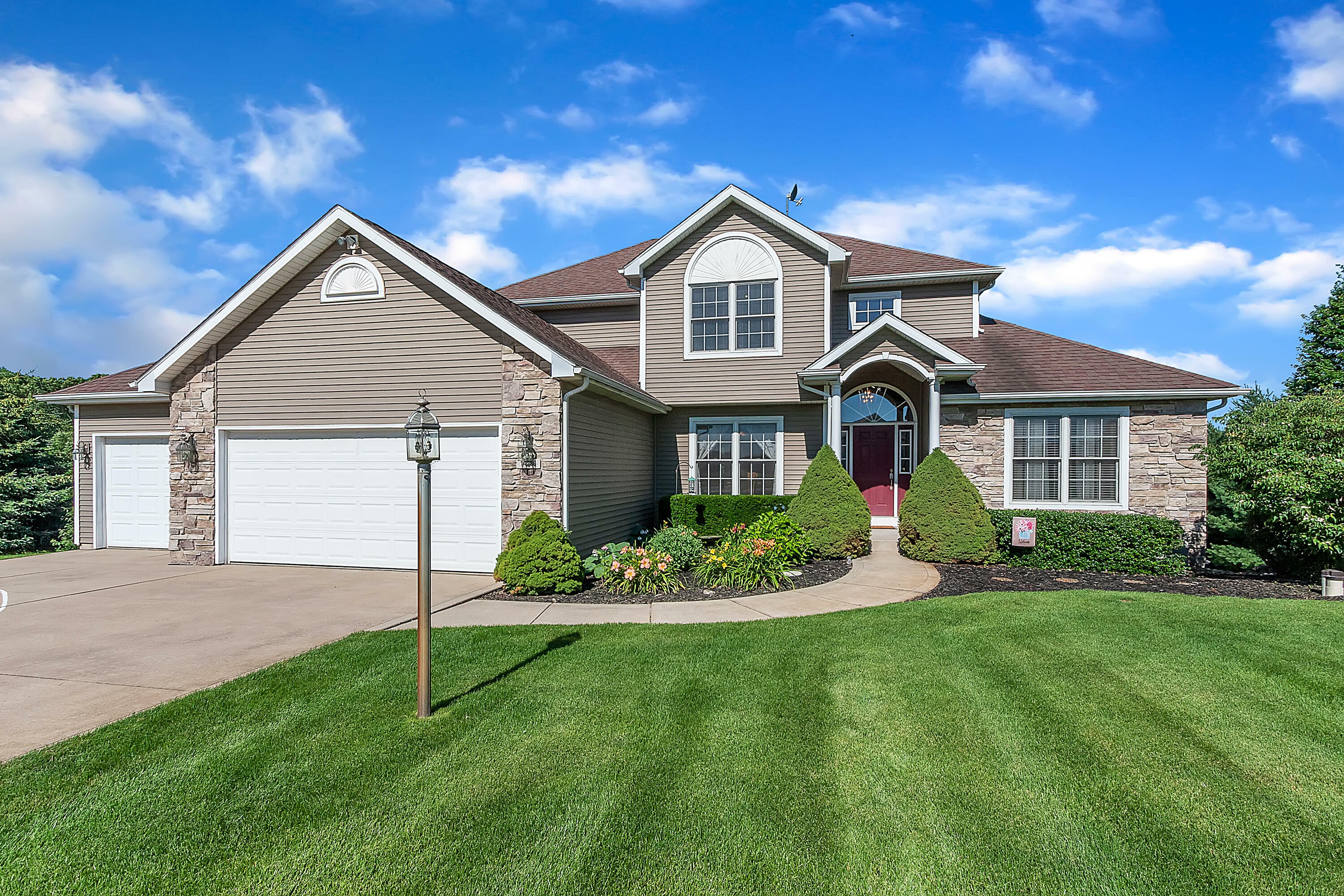 Property Photo:  14266 Sunset Ridge Court  MI 49120 