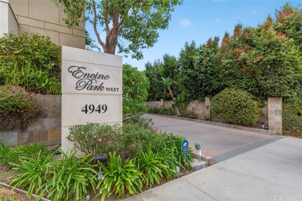 Property Photo: 4949 Genesta Avenue 108 CA 91316