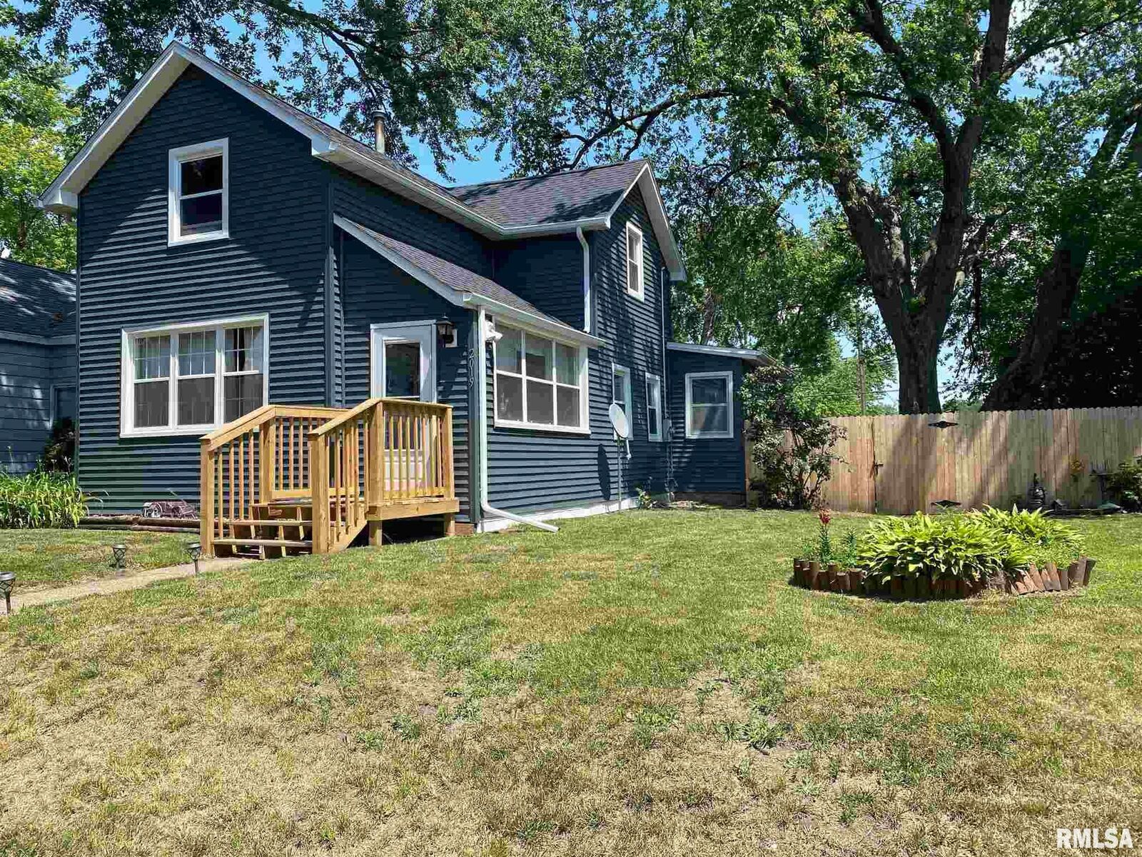 Property Photo: 2019 N Garfield Street IA 52732